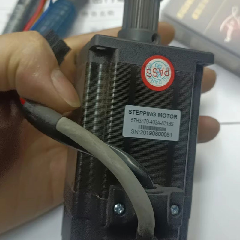 Двигатель DAHAO 57H3F79-403A-821BS Закрытый Пучок A15 X Ось Китайская Эмбродировальная Машина EDH03-57H3F79-403A-821BS